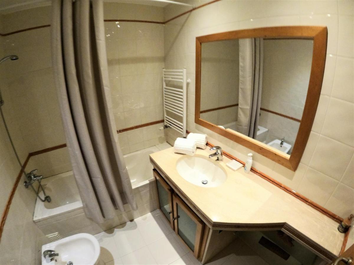 Lisbon 2 Bedroom Apartment With Balcony In Algés Eksteriør billede
